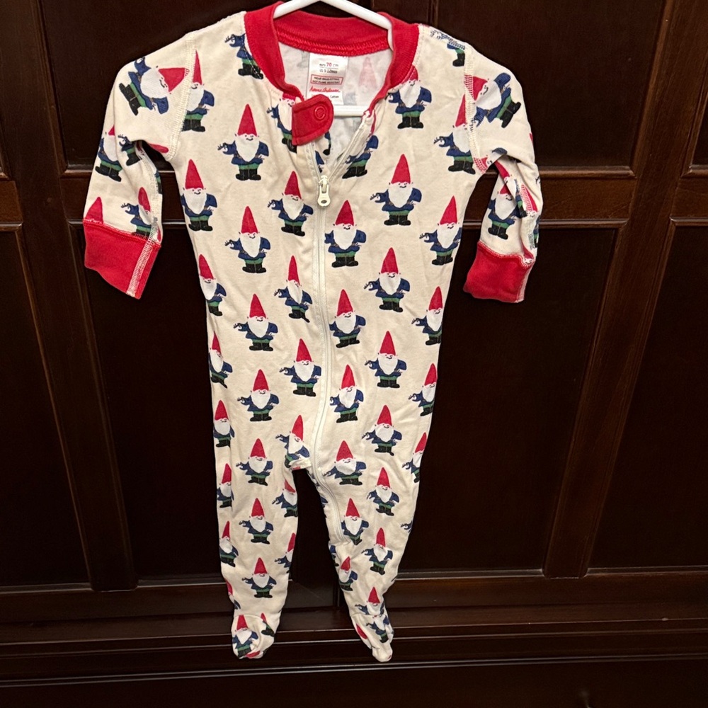 Hanna Andersson Cream and Red Gnome Pattern Footie